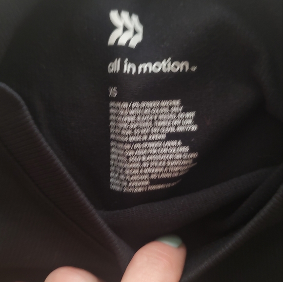 Women's active wear - Picture 2 of 3